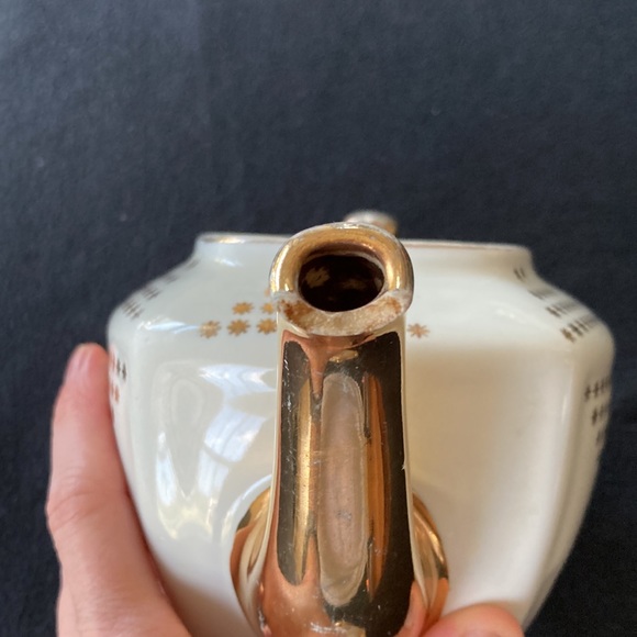 Vintage Hall 6 Cup Ivory Gold Teapot - Picture 15 of 16